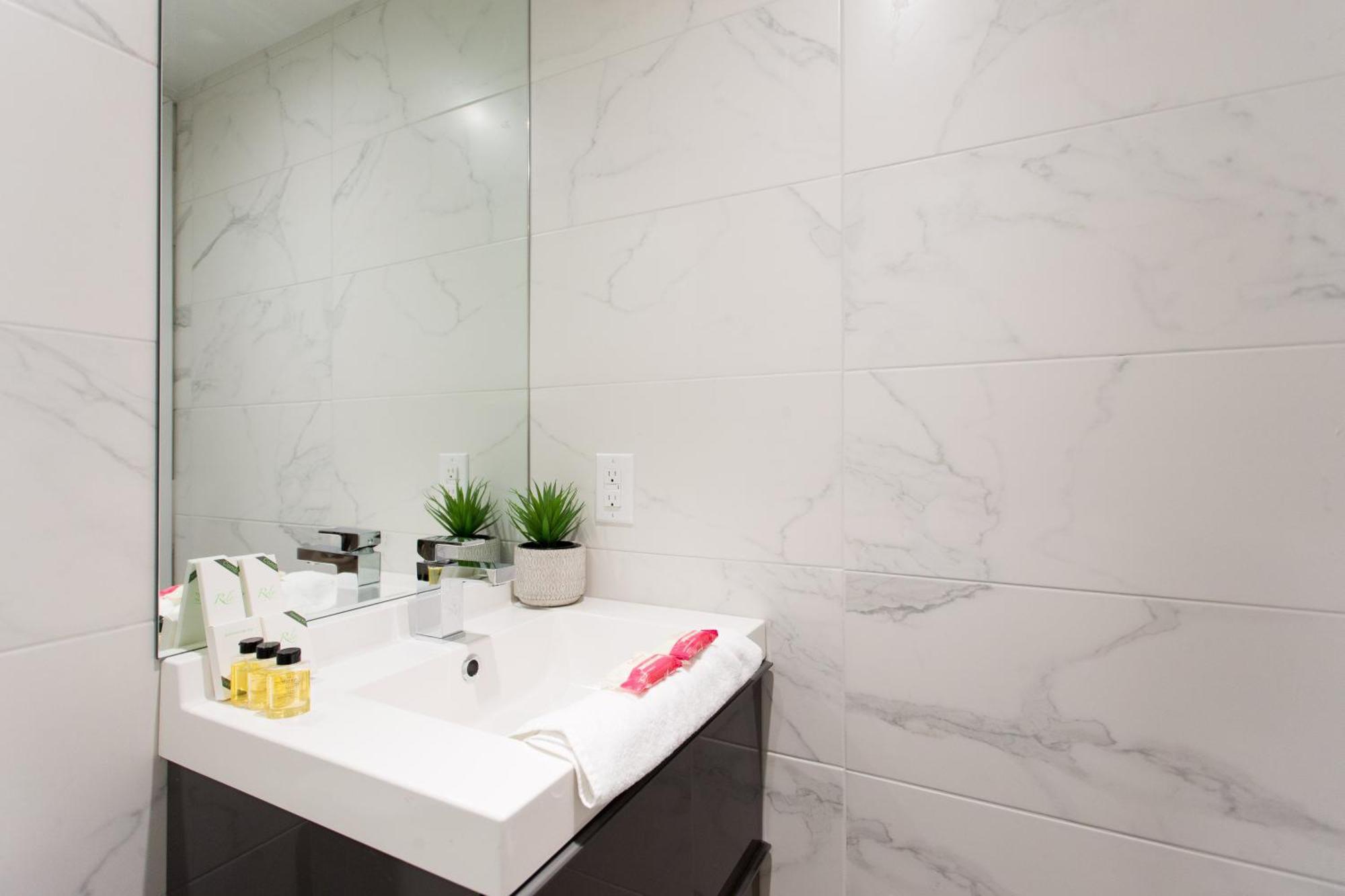 Scandinavian Studio With Full Kitchen And Bath By Den Stays Montreal Pokój zdjęcie