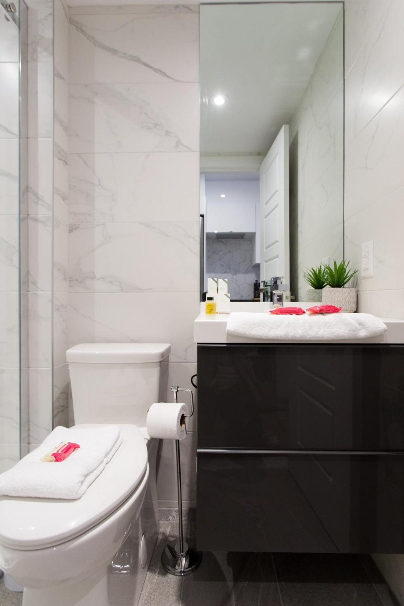 Scandinavian Studio With Full Kitchen And Bath By Den Stays Montreal Pokój zdjęcie