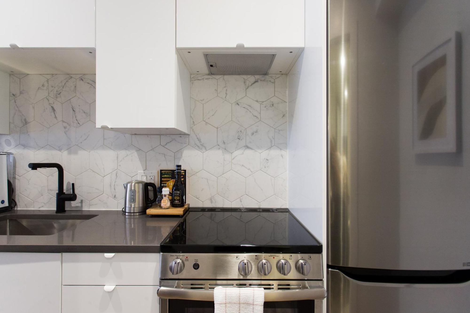 Scandinavian Studio With Full Kitchen And Bath By Den Stays Montreal Pokój zdjęcie
