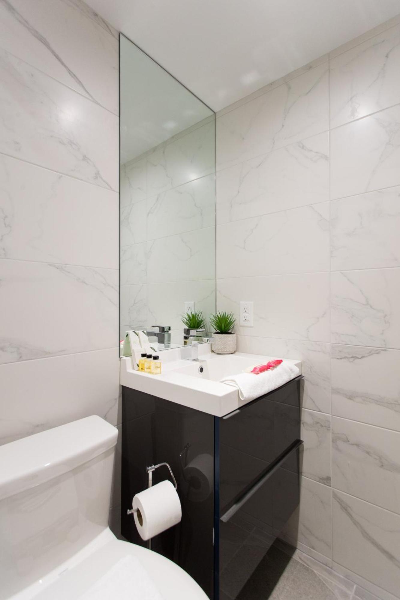 Scandinavian Studio With Full Kitchen And Bath By Den Stays Montreal Pokój zdjęcie