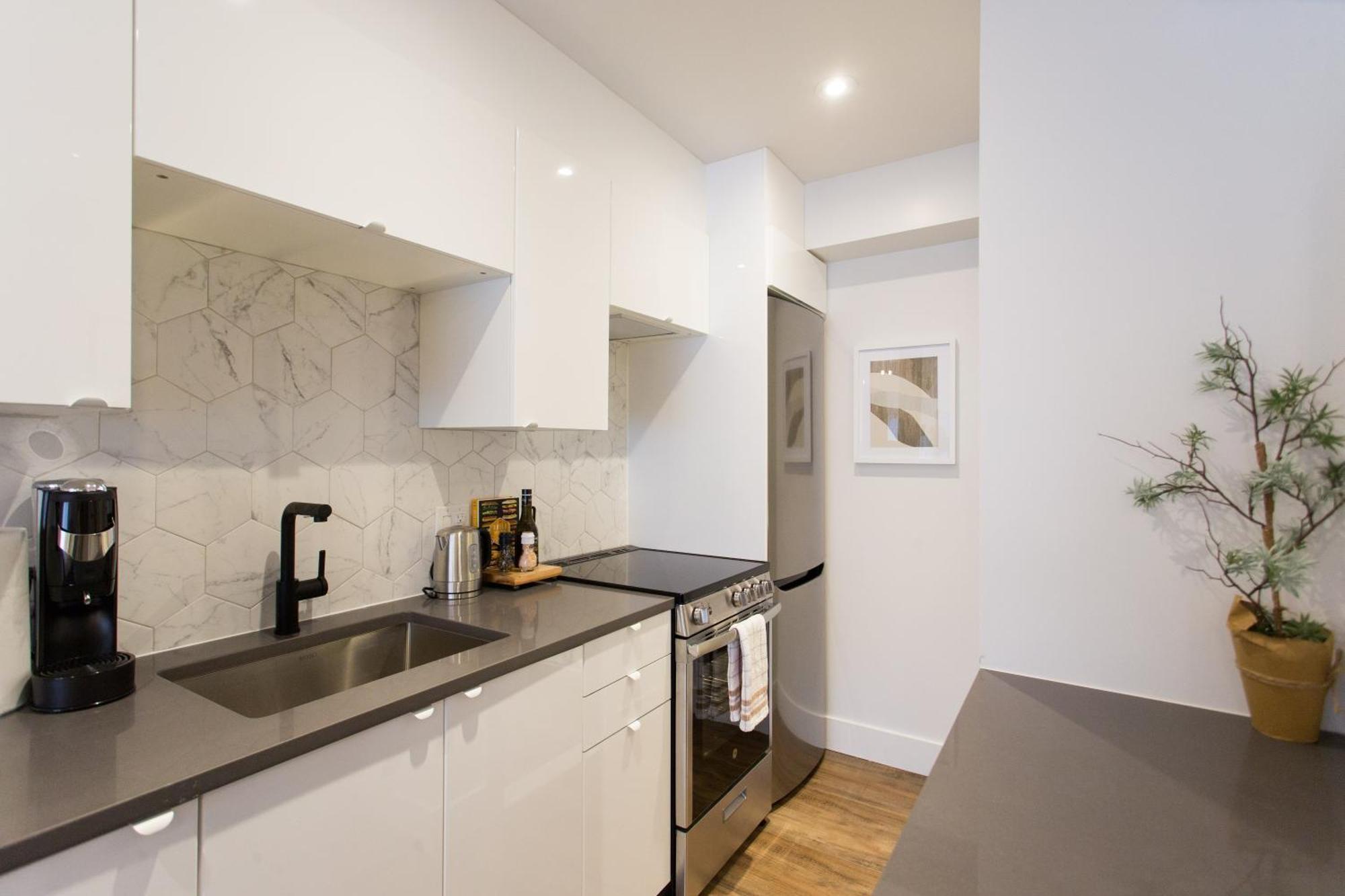 Scandinavian Studio With Full Kitchen And Bath By Den Stays Montreal Pokój zdjęcie